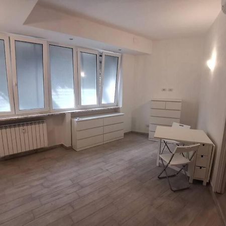 Confortable And Centrally Milan Flat ภายนอก รูปภาพ